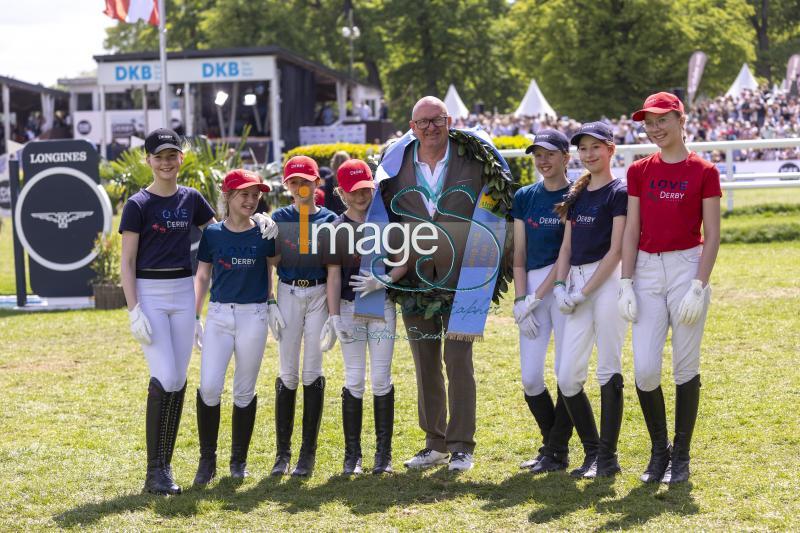 dressage PrizeGiving_Hamburg_20240512_SS350681.jpg